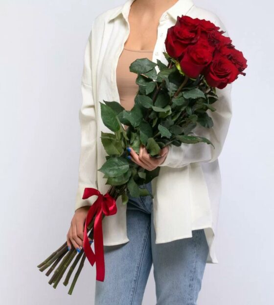 метровые красные розы