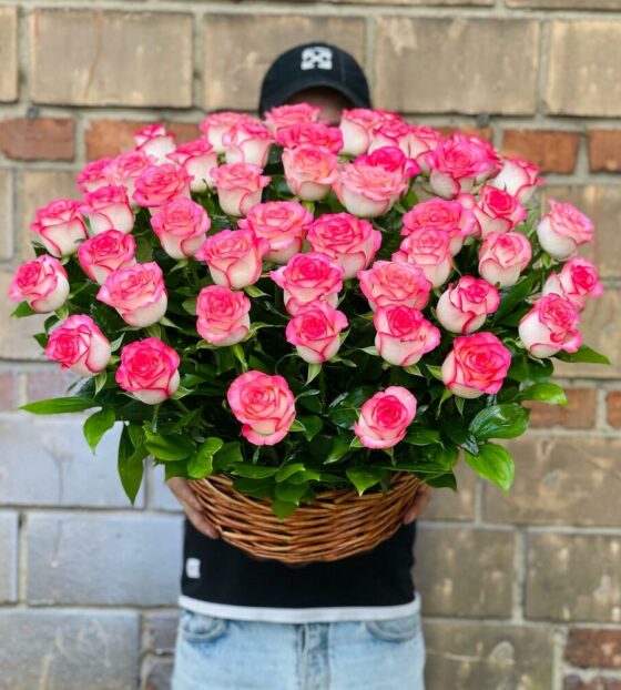 51 роза в корзине