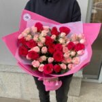 букет кустовые и одноголые розы
