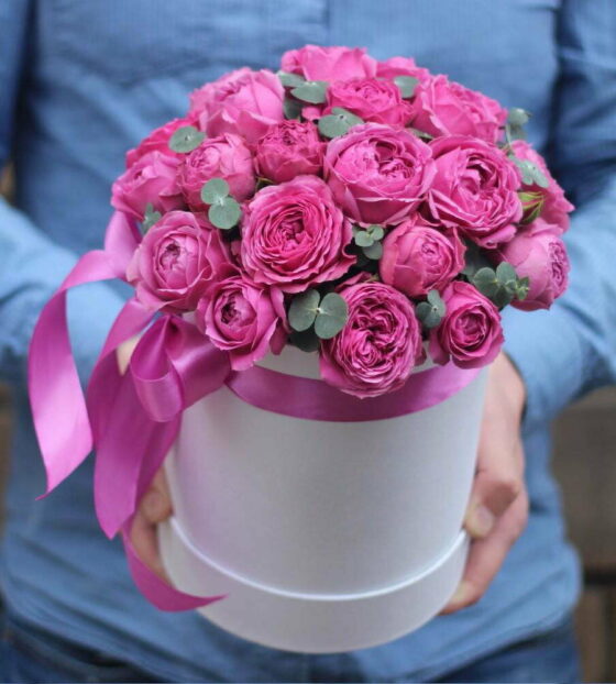 коробка с кустовыми розами