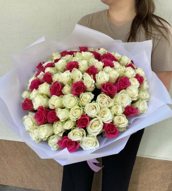 101 белая и розовая роза