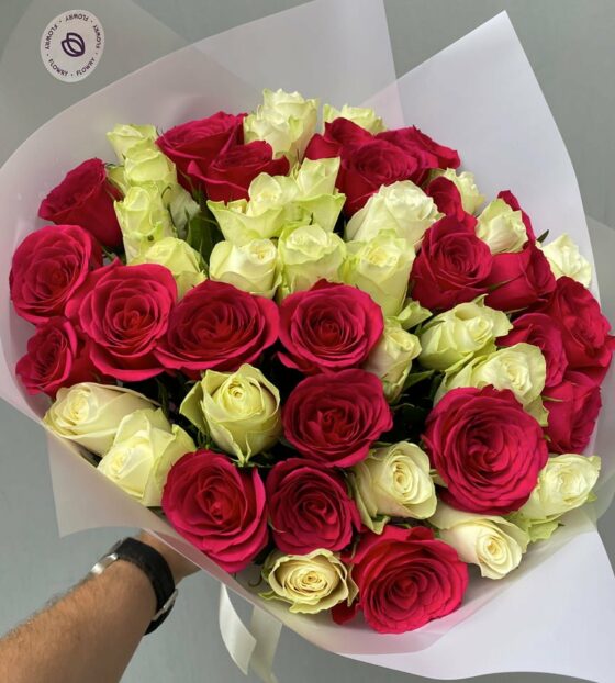 51 роза белая и малиновая