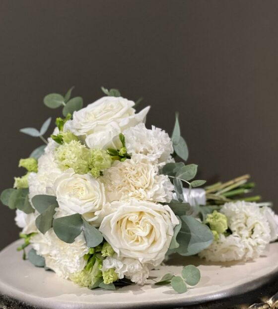 букет невесты белый