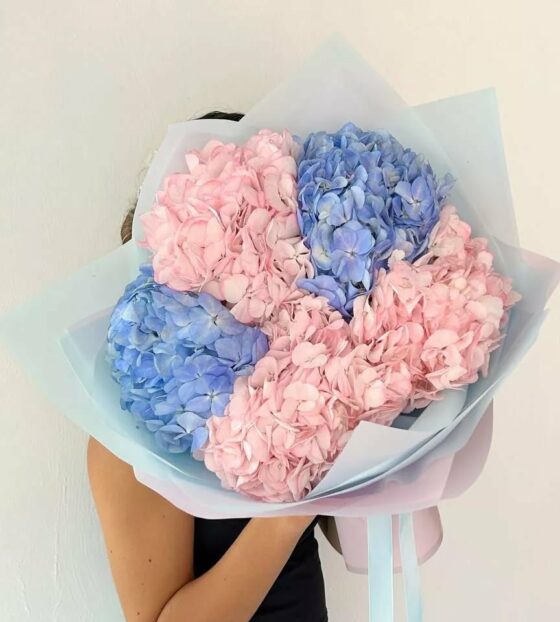 букет из 5 гортензий