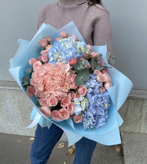 сборный букет с гортензией