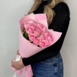 15 розовых роз