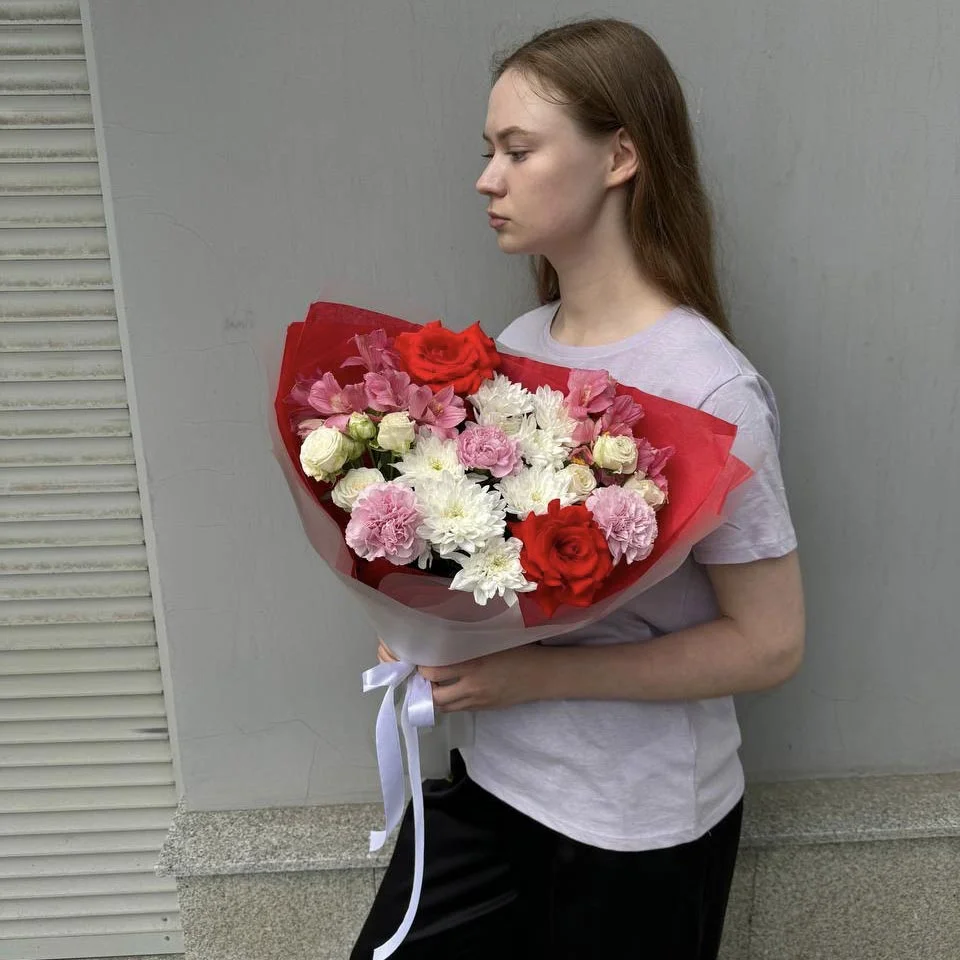 авторский букет с красной розой