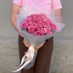 Букет из 25 розовых роз — изображение 3