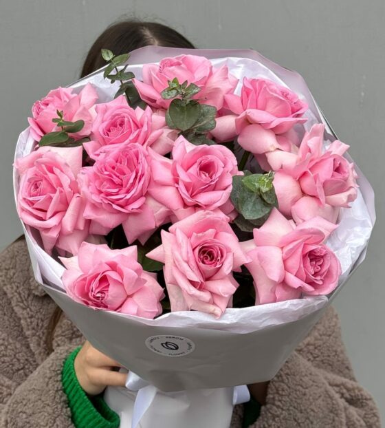 11 розовых французских роз