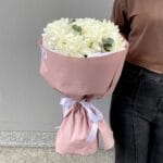 11 белых французских роз