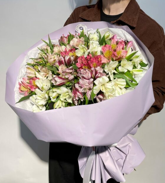 букет из альстромерий