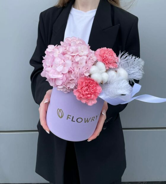 небольшая коробочка с цветами