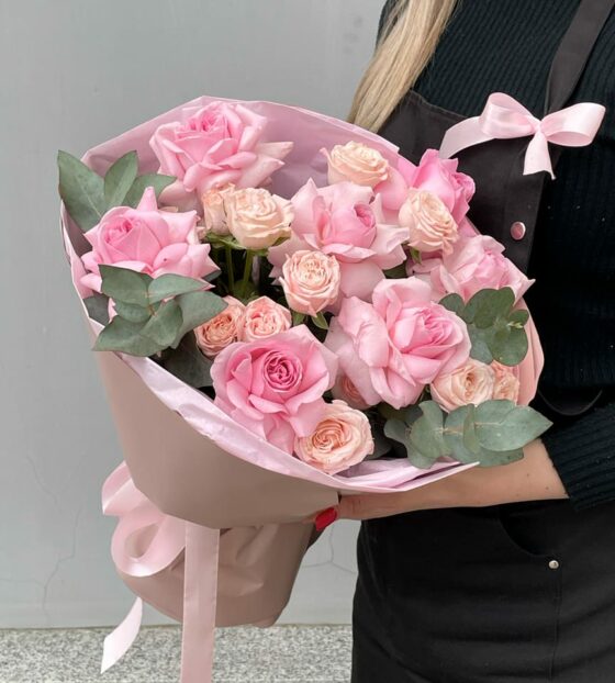 авторский букет с вывернутыми розами