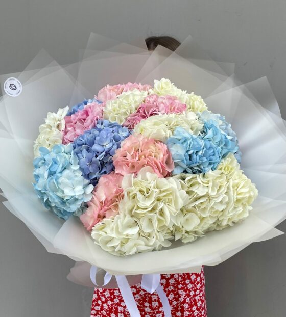 букет из 15 гортензий