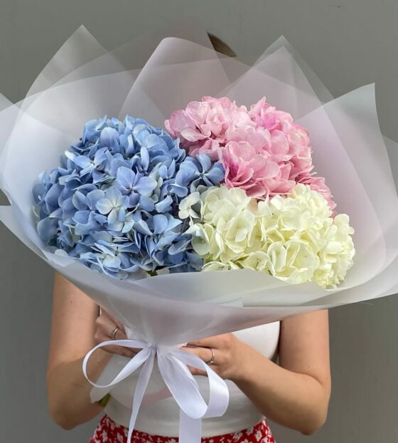 букет из 3 гортензий