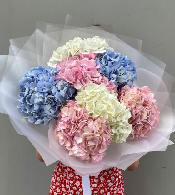 большой букет гортензий