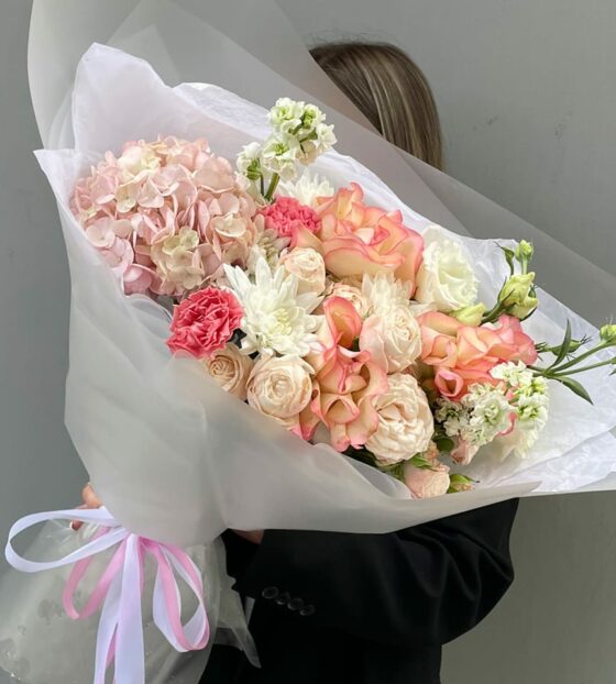 Авторский букет с гортензией