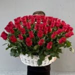 101 красная роза в корзине — изображение 2