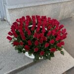 101 красная роза в корзине — изображение 4