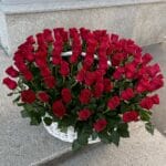 101 красная роза в корзине