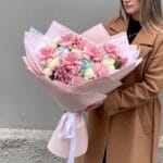 Авторский букет с гортензиями и французскими розами — изображение 2