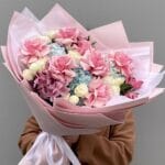 Авторский букет с гортензиями и французскими розами