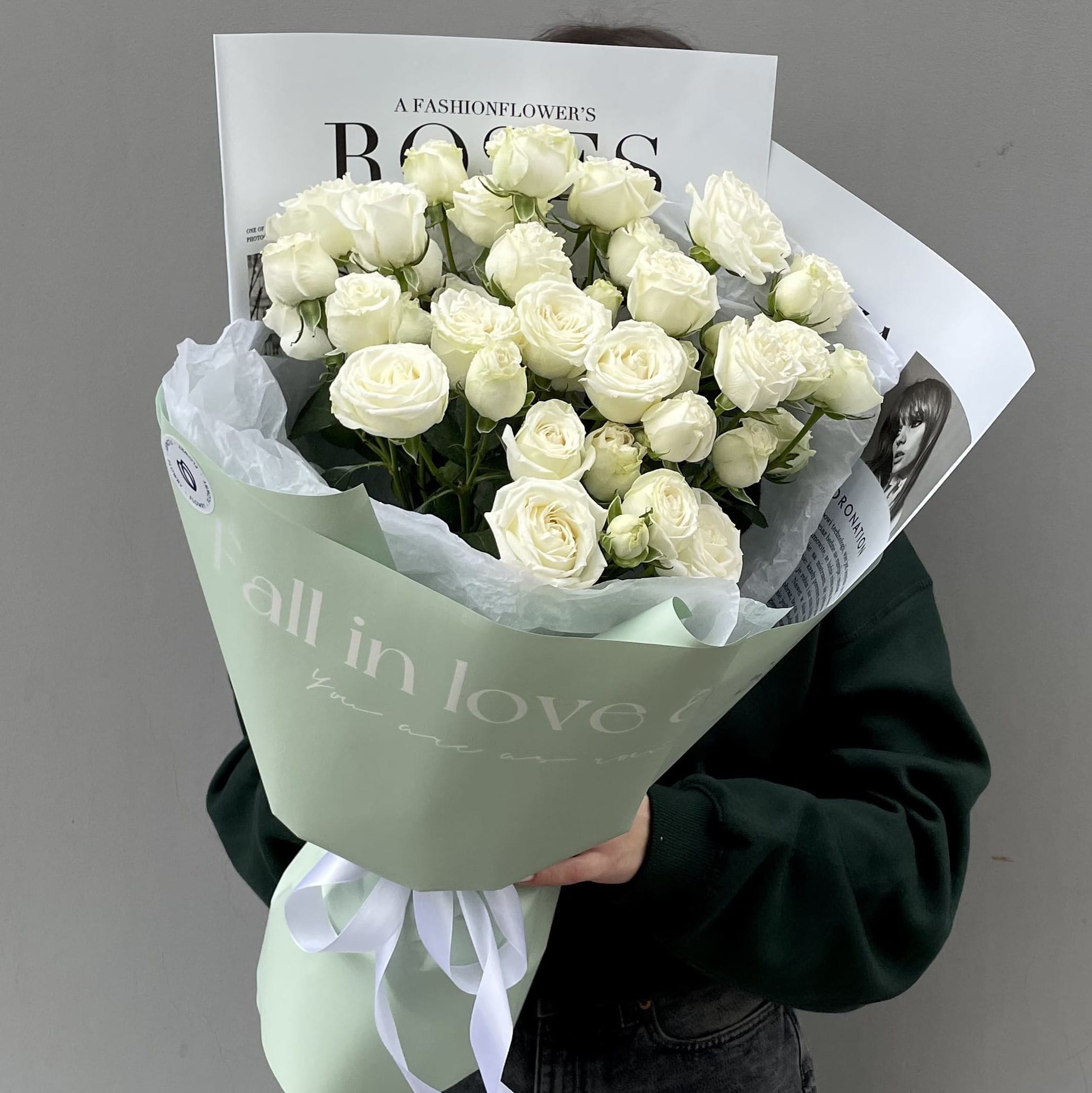 IMG_4285 Монобукет из 9 белых пионовидных кустовых роз — изображение 1