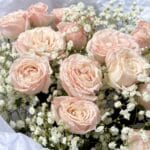 Букет с кустовыми розами и гипсофилой — изображение 5