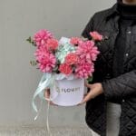 Яркая композиция с гортензией в коробке — изображение 3