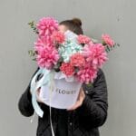 Яркая композиция с гортензией в коробке — изображение 2