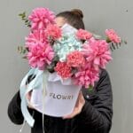 Яркая композиция с гортензией в коробке