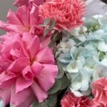 Яркая композиция с гортензией в коробке — изображение 5